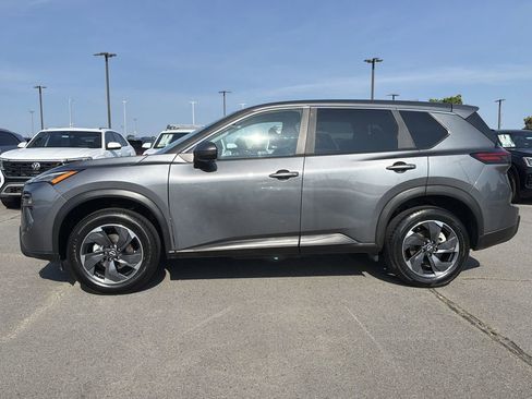 Used 2025 Nissan Rogue SV FWD image 2