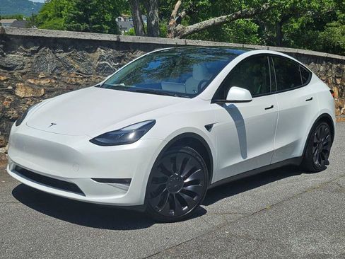Used 2023 Tesla Model Y Performance AWD/4WD image 2