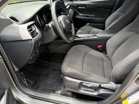 Used 2021 Toyota C-HR LE image 9