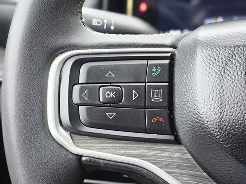 Used 2024 Jeep Wagoneer L Series II w/ Flexible Seating Group RWD image 17