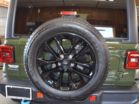 Used 2023 Jeep Wrangler Unlimited Sahara w/ Cold Weather Group image 14