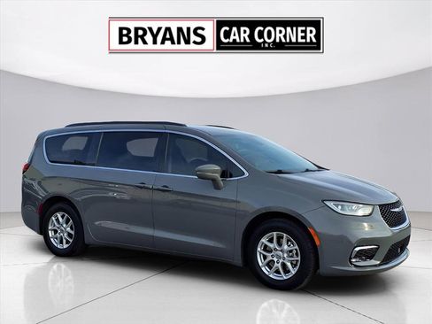Used 2022 Chrysler Pacifica Touring-L image 16