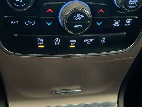 Used 2017 Jeep Grand Cherokee Limited image 19