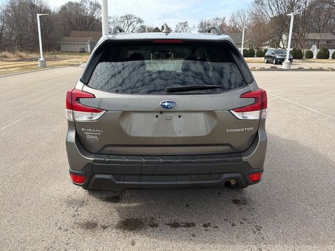 Used 2020 Subaru Forester Premium image 3