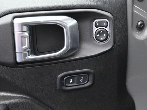 Used 2022 Jeep Gladiator Rubicon w/ LED Lighting Group AWD/4WD image 13