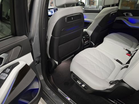 Used 2023 BMW X7 xDrive40i w/ Executive Package image 31