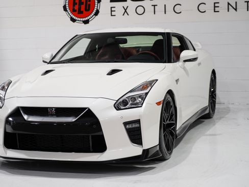 Used 2021 Nissan GT-R Premium AWD/4WD image 30