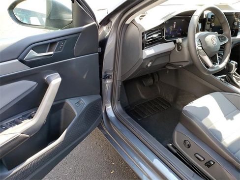 New 2025 Volkswagen Jetta SE image 6