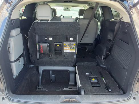 Used 2026 Toyota Sienna XLE FWD image 8