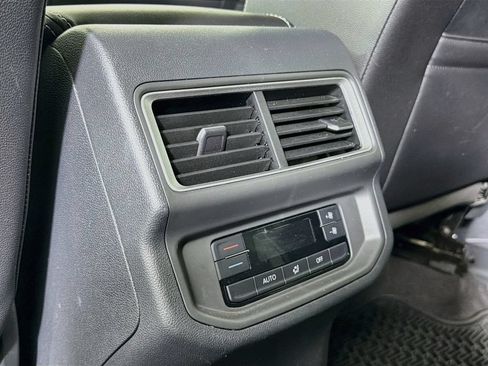 Used 2024 Volkswagen Atlas SE FWD image 26