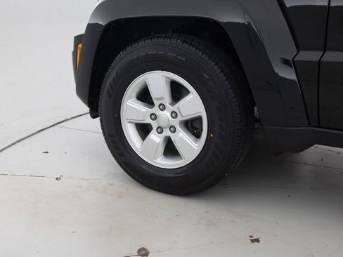 Used 2012 Jeep Liberty Sport AWD/4WD image 18