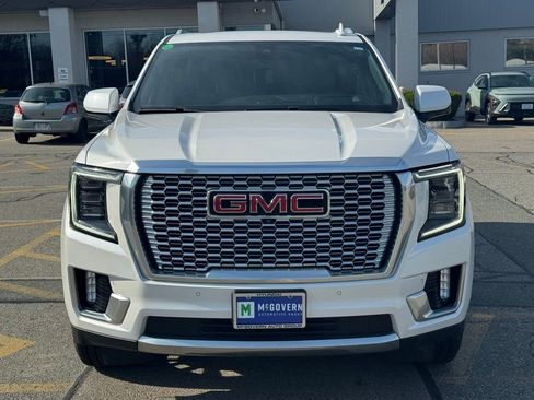 Used 2022 GMC Yukon Denali w/ Denali Premium Package image 9