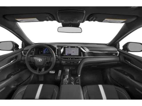 Used 2025 Toyota Camry SE w/ Convenience Package image 4