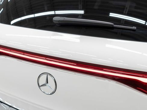 Used 2025 Mercedes-Benz EQB 300 4MATIC w/ Driver Assistance Package image 43