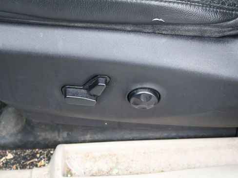 Used 2017 Chrysler Pacifica Touring-L Plus w/ Tire & Wheel Group image 14