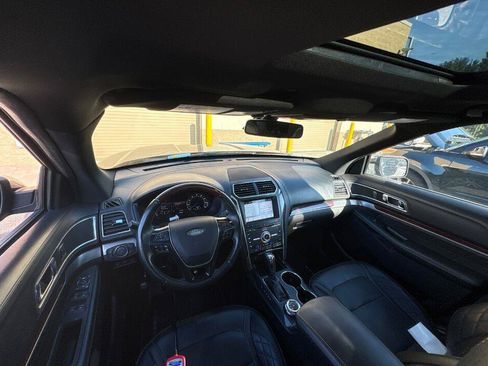 Used 2018 Ford Explorer Platinum AWD/4WD image 7