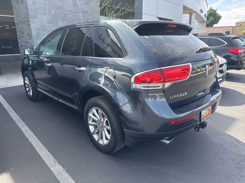 Used 2013 Lincoln MKX FWD image 4