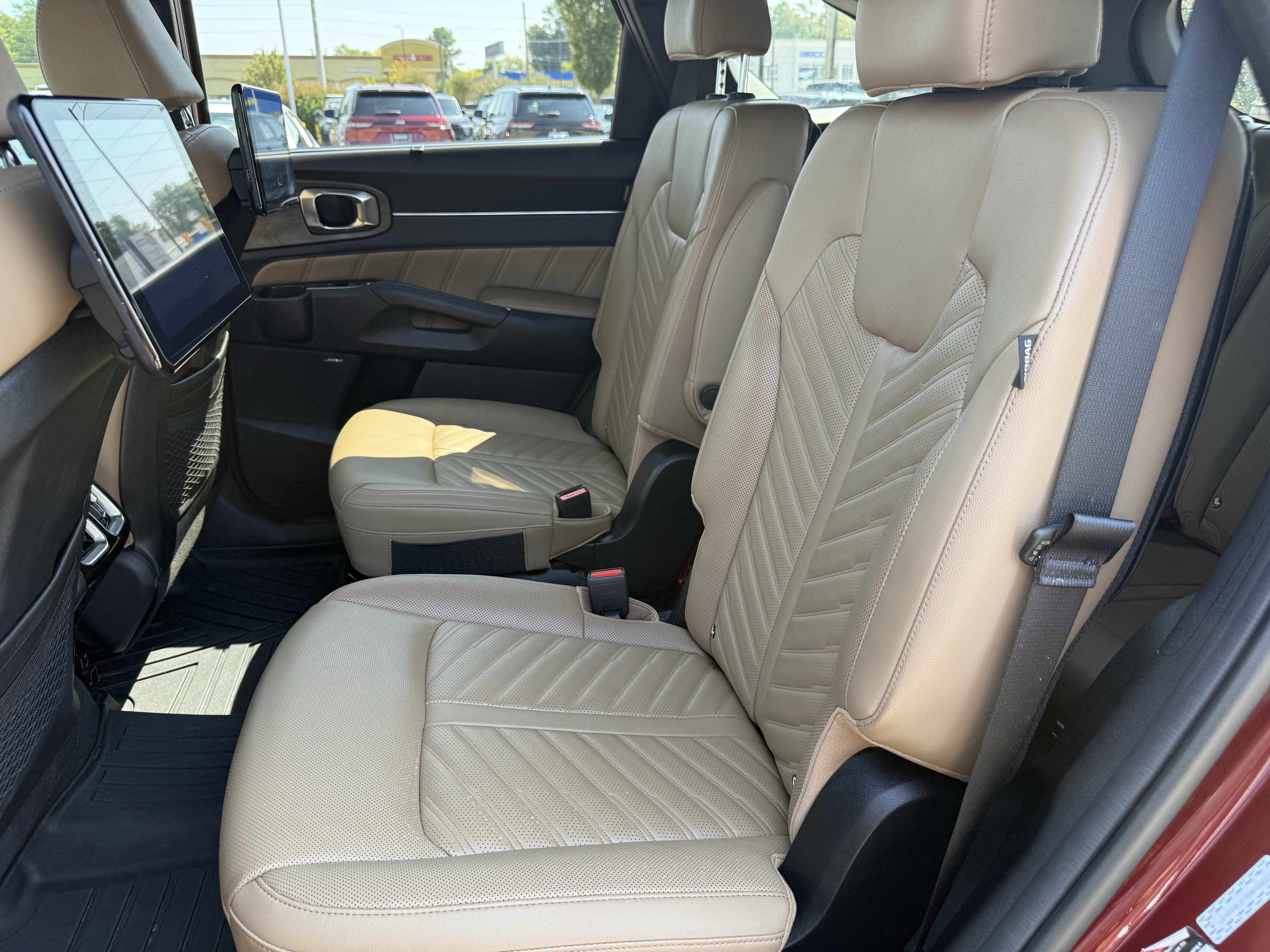 Used 2025 Kia Sorento SX Prestige w/ Olive Brown Leather Package AWD/4WD image 34