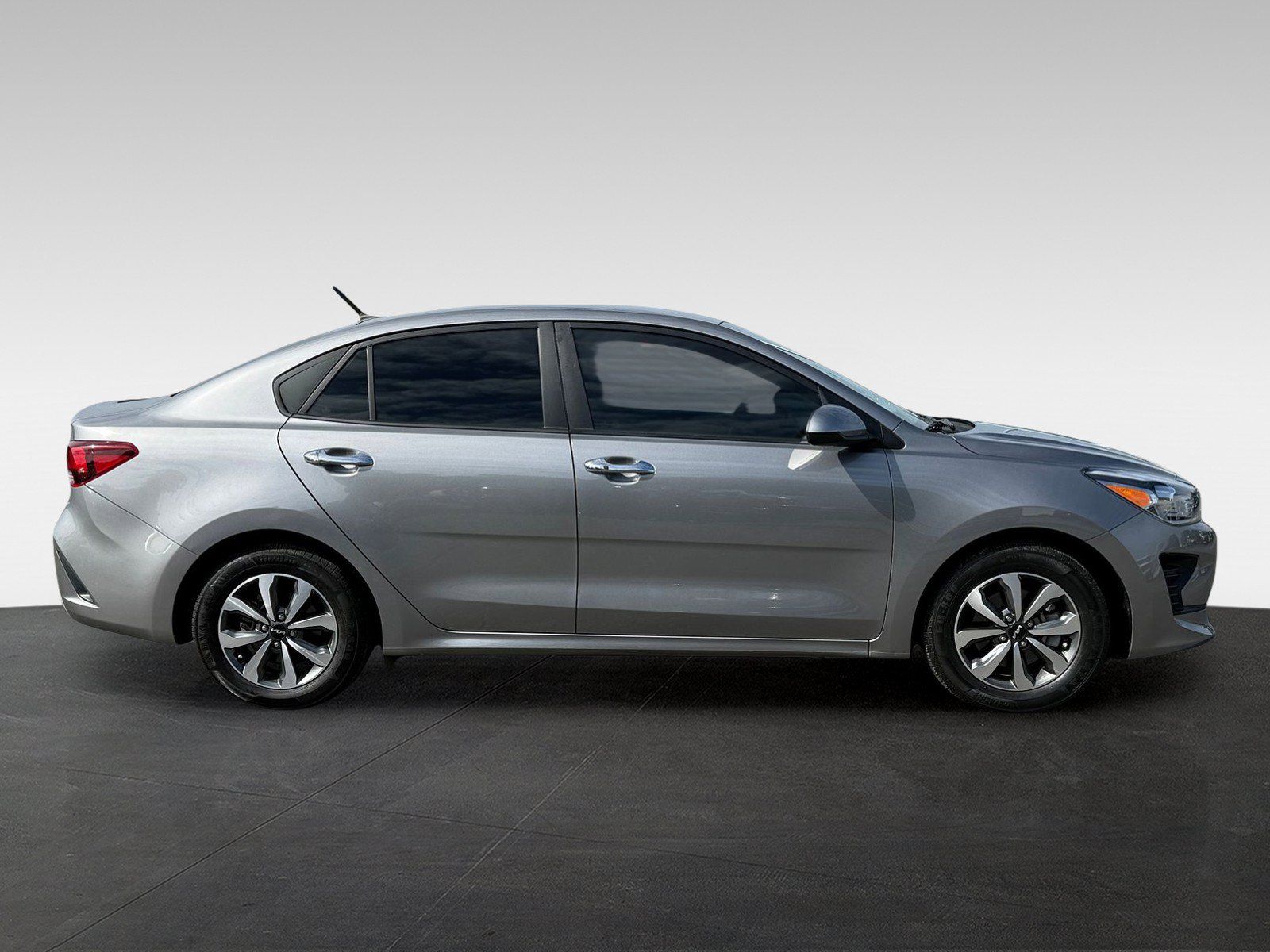 Used 2023 Kia Rio S w/ Technology Package FWD image 4