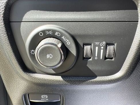 Certified 2023 Jeep Grand Cherokee Limited AWD/4WD image 21