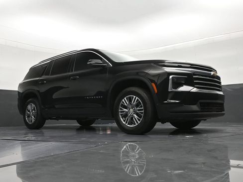 Used 2025 Chevrolet Traverse LT FWD image 26