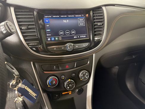 Used 2021 Chevrolet Trax LT FWD image 14