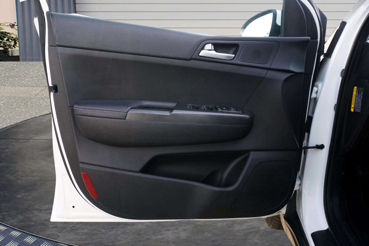 Used 2021 Kia Sportage LX FWD image 13