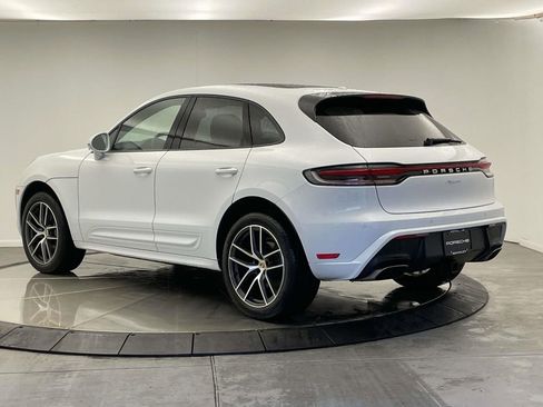 Certified 2025 Porsche Macan image 3
