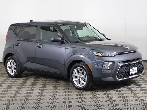 Used 2022 Kia Soul LX w/ Technology Package image 2