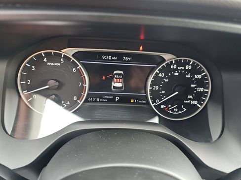 Used 2023 Nissan Rogue SV FWD image 2