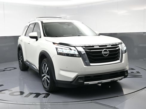 Used 2023 Nissan Pathfinder Platinum AWD/4WD image 3