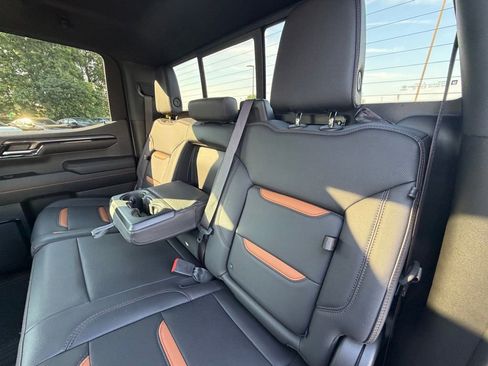 Used 2023 GMC Sierra 1500 AT4 w/ AT4 Premium Package AWD/4WD image 8