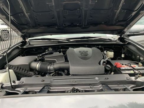 Used 2022 Toyota Tacoma SR5 w/ Technology Package AWD/4WD image 16