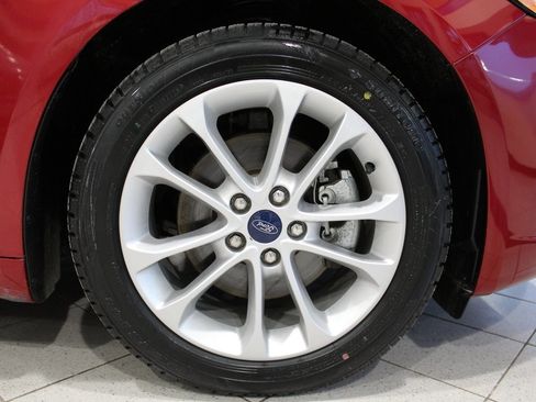 Used 2020 Ford Fusion SE image 9