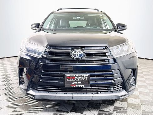 Used 2019 Toyota Highlander SE image 2