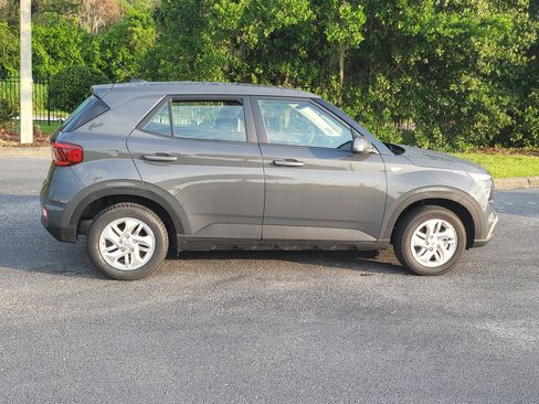 Used 2025 Hyundai Venue SE FWD image 8
