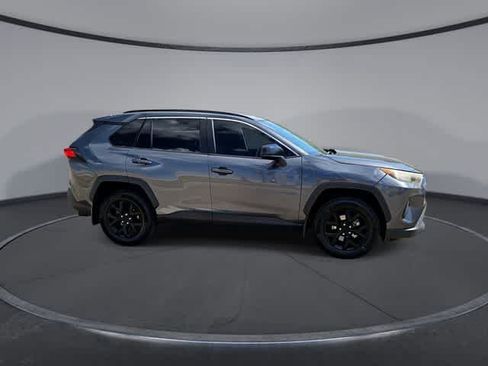 Used 2021 Toyota RAV4 LE FWD image 9