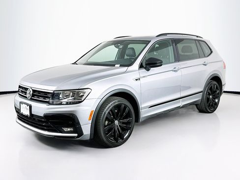 Used 2020 Volkswagen Tiguan SE R-Line FWD image 3