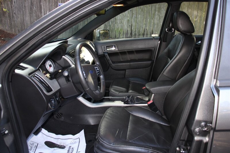 Used 2010 Ford Focus SEL FWD image 5