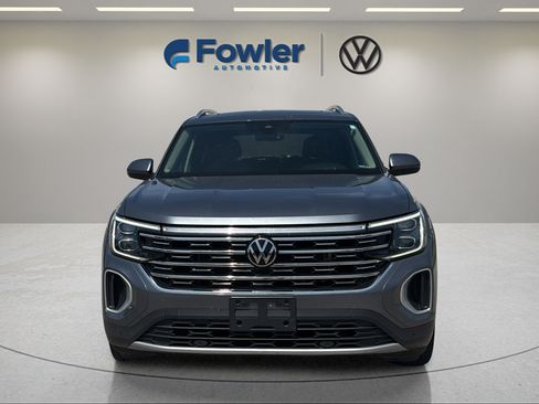 Used 2024 Volkswagen Atlas SEL AWD/4WD image 2