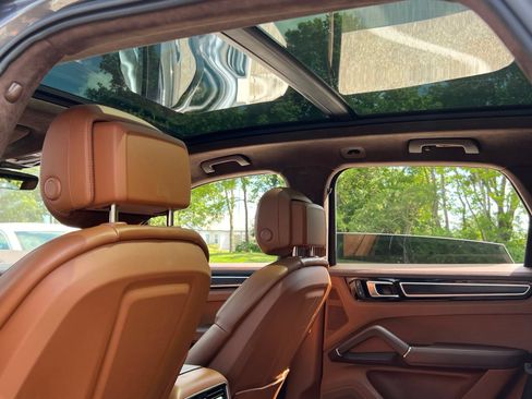 Certified 2023 Porsche Cayenne GTS AWD/4WD image 22