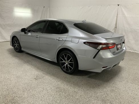 Used 2022 Toyota Camry SE FWD image 7