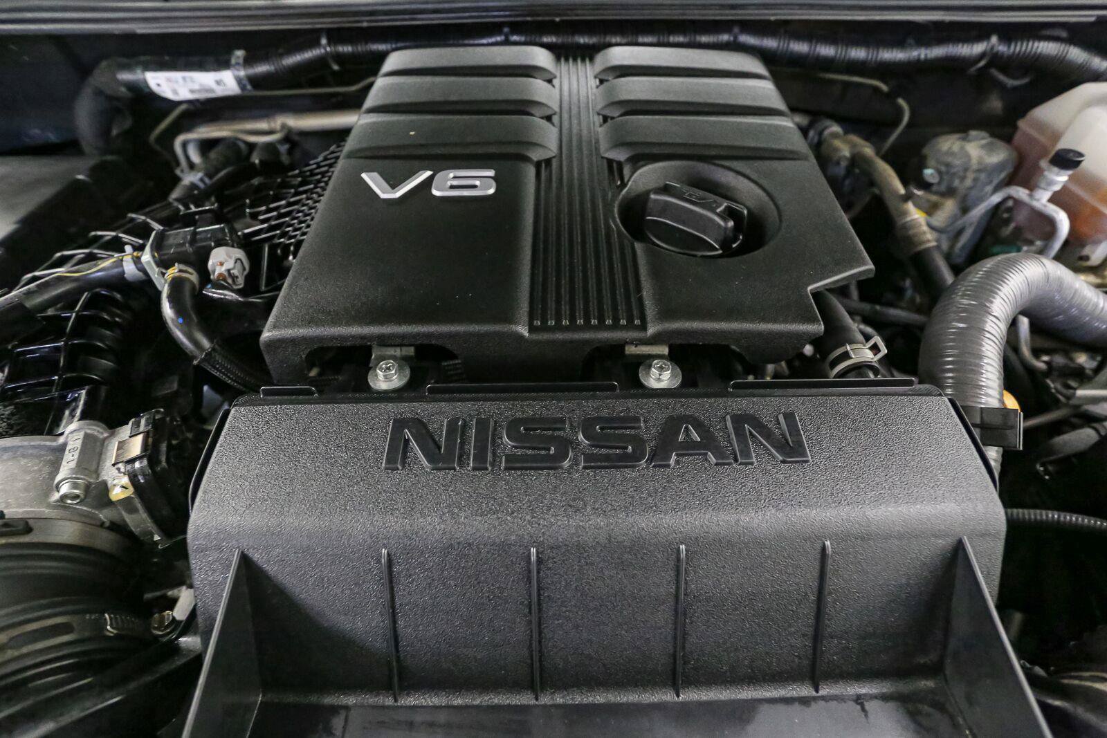 Used 2021 Nissan Frontier SV w/ Midnight Edition Floor Mats AWD/4WD image 14