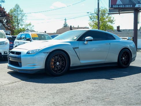Used 2009 Nissan GT-R Premium AWD/4WD image 4