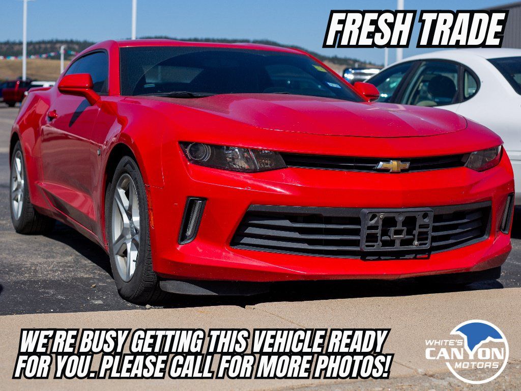 Used 2017 Chevrolet Camaro LT RWD image 1