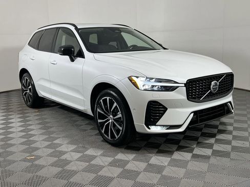 Certified 2025 Volvo XC60 B5 Plus image 2