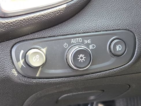 Used 2018 Chevrolet Trax Premier FWD image 13