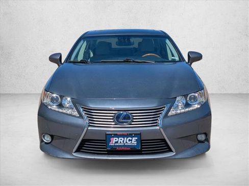 Used 2014 Lexus ES 300h w/ Luxury Package w/Bamboo Trim image 2