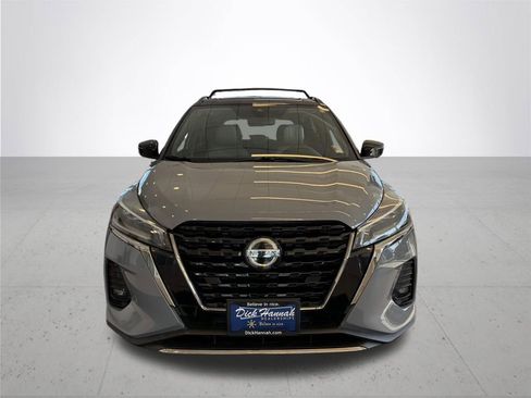 Used 2021 Nissan Kicks SR w/ SR Premium Package FWD image 3