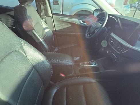 Used 2023 Ford Escape Platinum AWD/4WD image 3